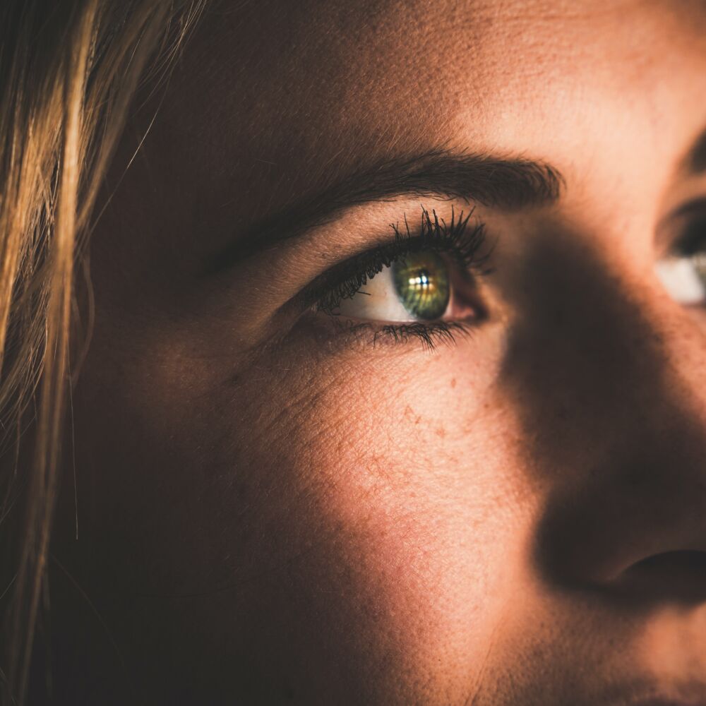 vilken-harfarg-passar-for-nagon-med-grona-ogon